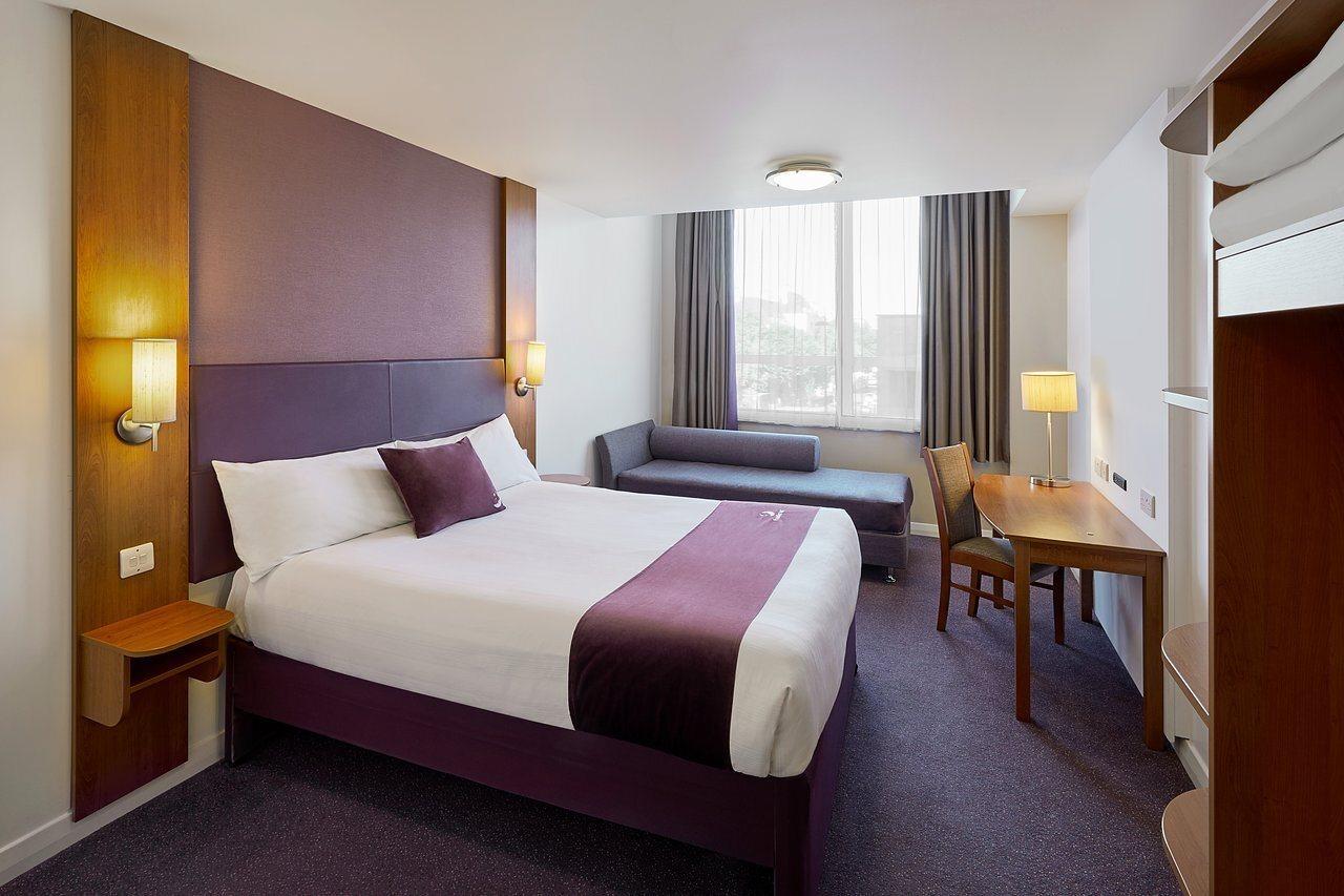 Premier Inn Edinburgh Princes Street מראה חיצוני תמונה