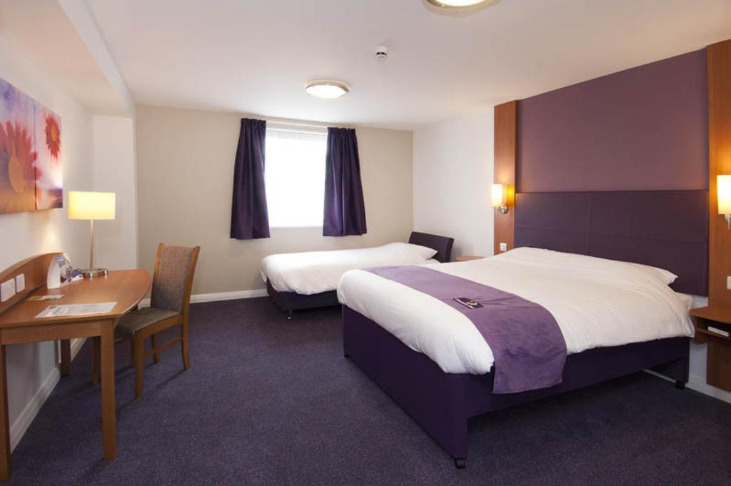 Premier Inn Edinburgh Princes Street חדר תמונה