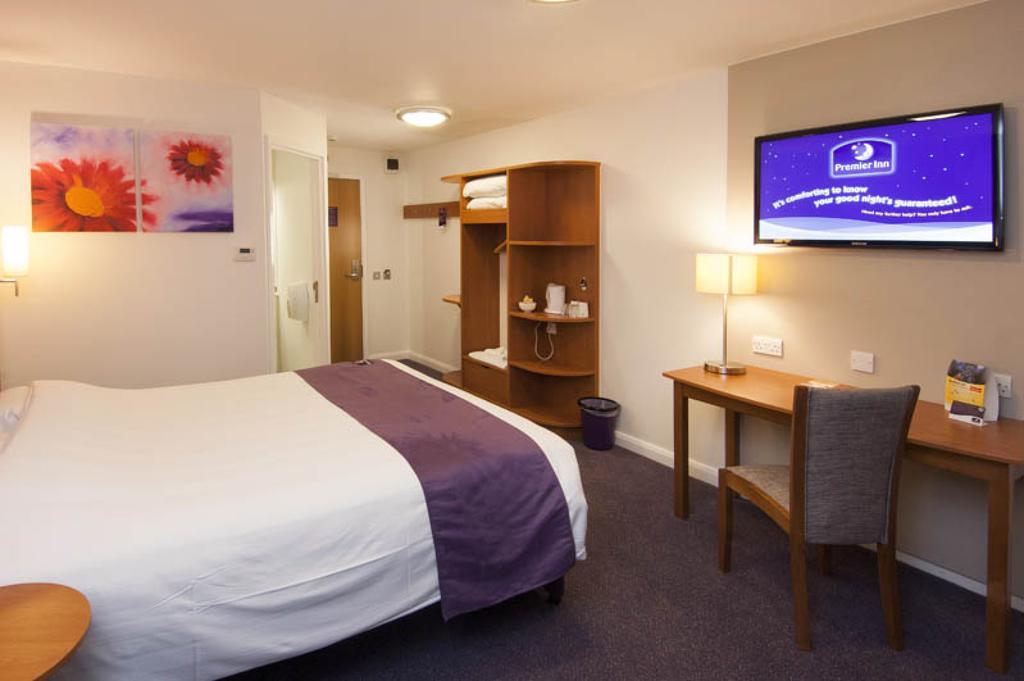 Premier Inn Edinburgh Princes Street מראה חיצוני תמונה