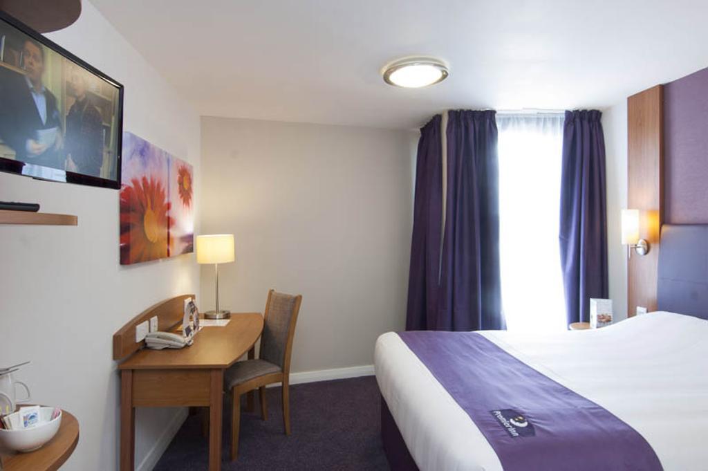 Premier Inn Edinburgh Princes Street חדר תמונה
